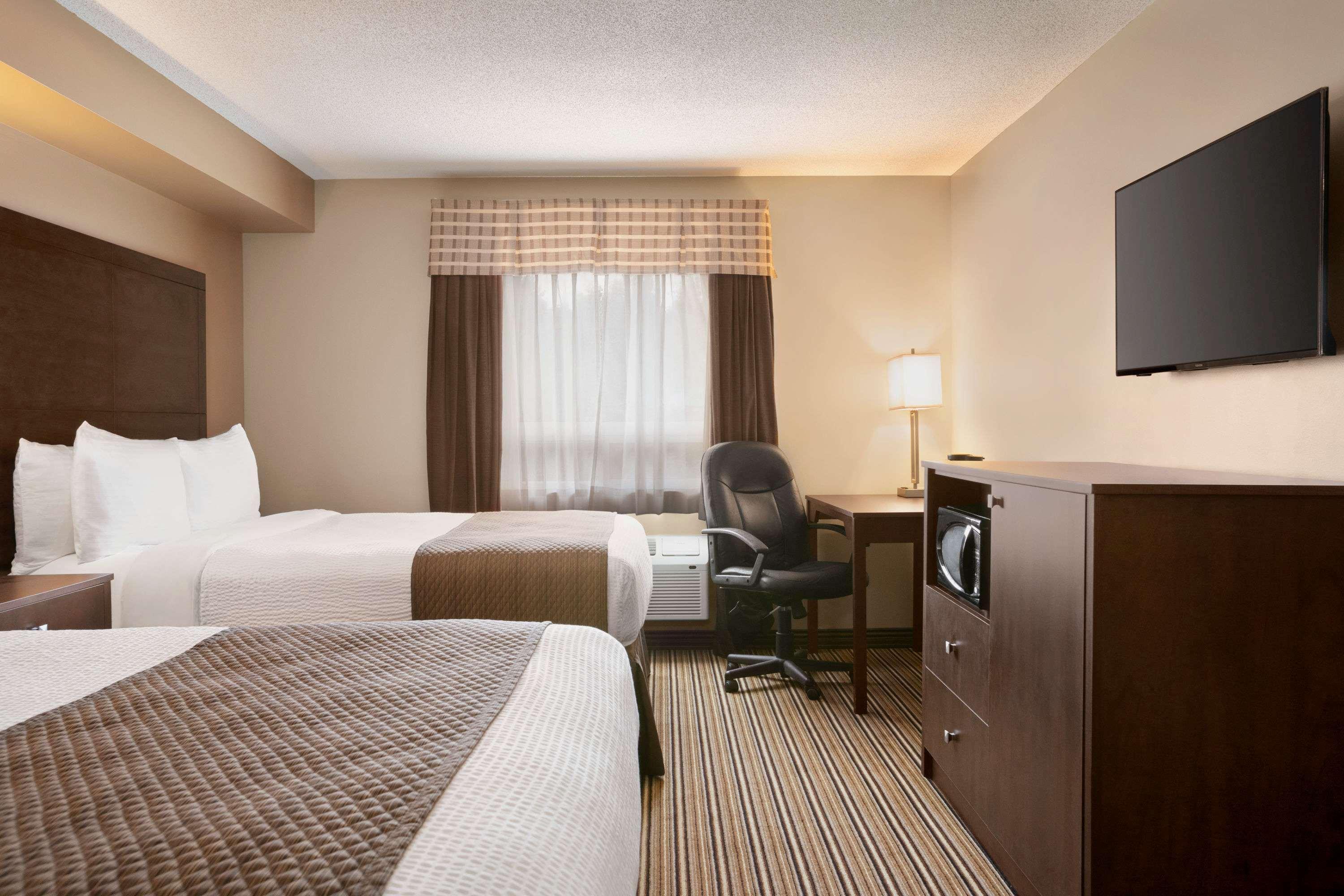 Days Inn By Wyndham Leamington Exteriör bild