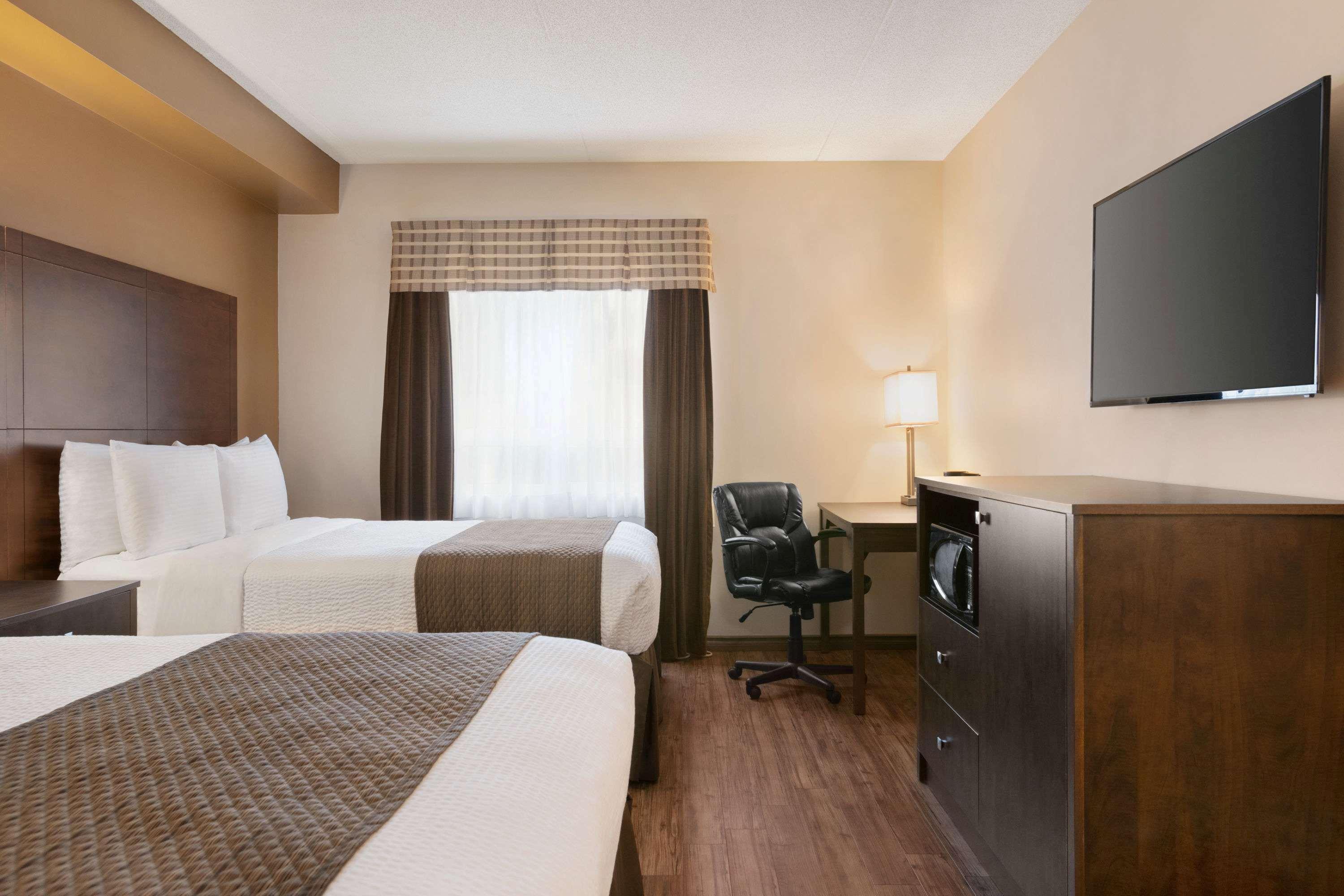 Days Inn By Wyndham Leamington Exteriör bild