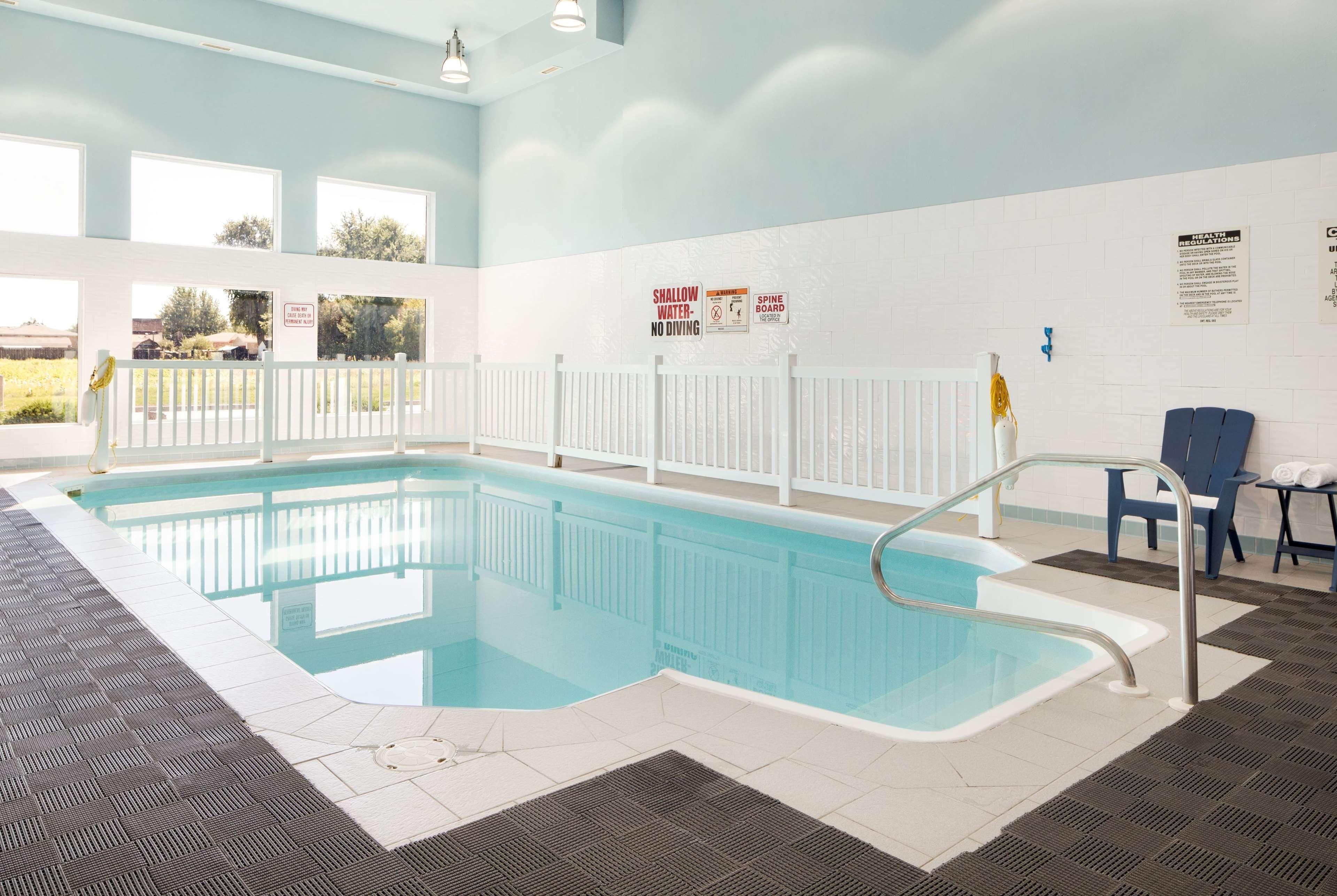 Days Inn By Wyndham Leamington Exteriör bild