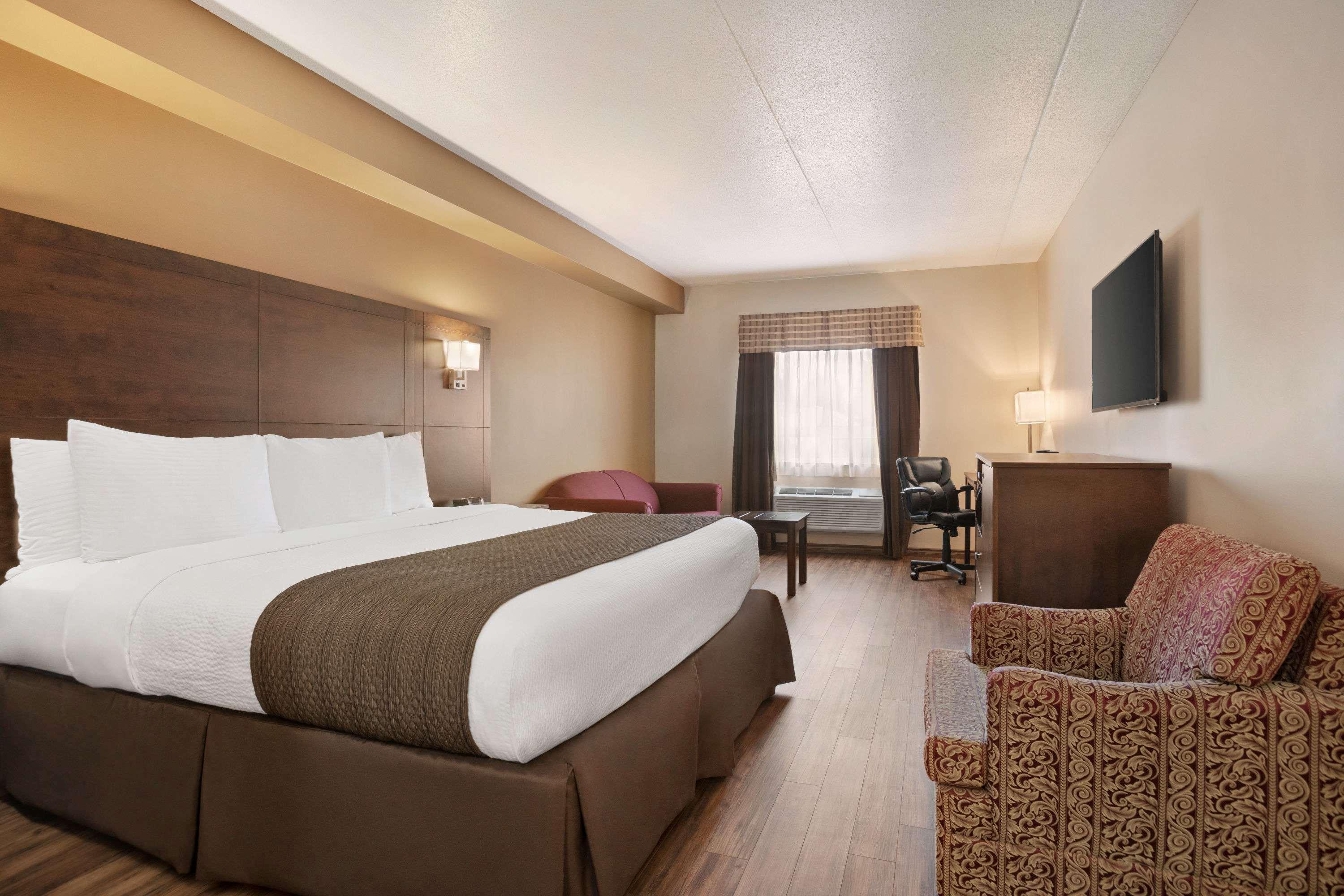 Days Inn By Wyndham Leamington Exteriör bild