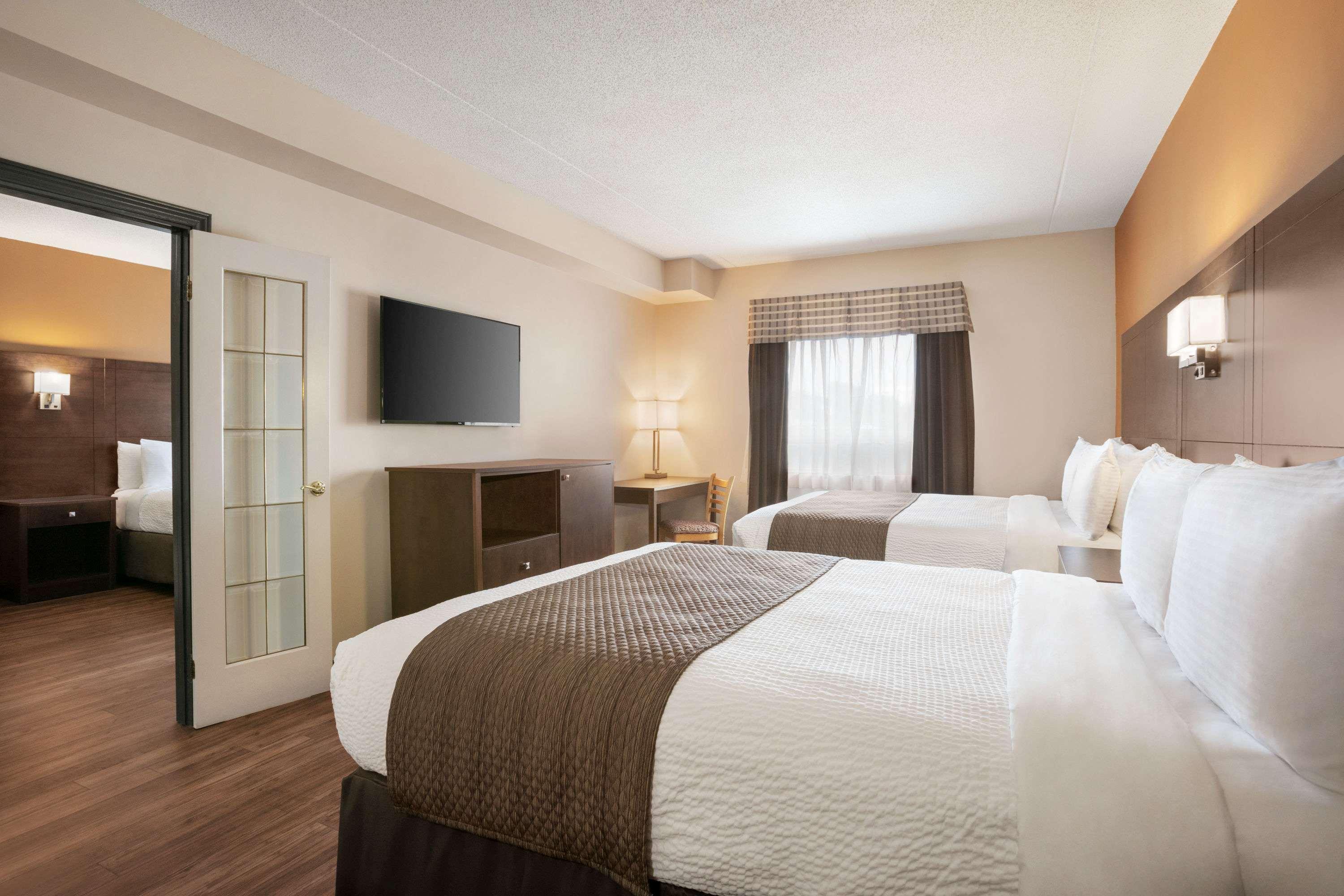 Days Inn By Wyndham Leamington Exteriör bild