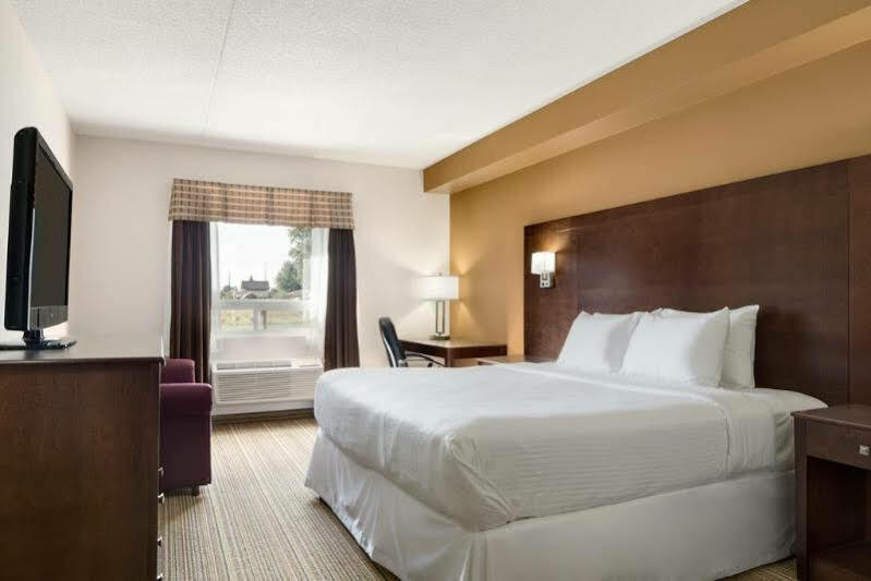 Days Inn By Wyndham Leamington Exteriör bild