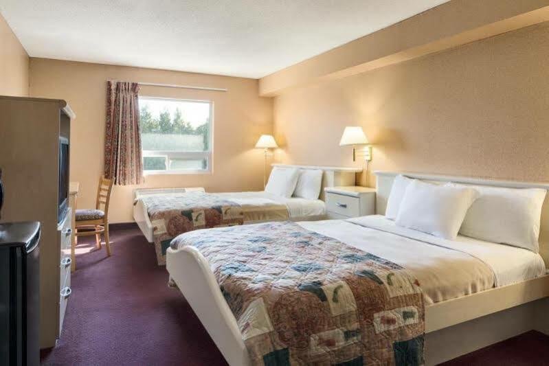 Days Inn By Wyndham Leamington Exteriör bild
